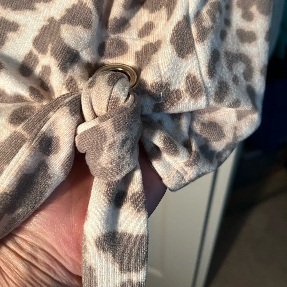 Belle Kim Gravel Soft Animal Print Sweatshirt Tie Detail - Picture 4 of 7